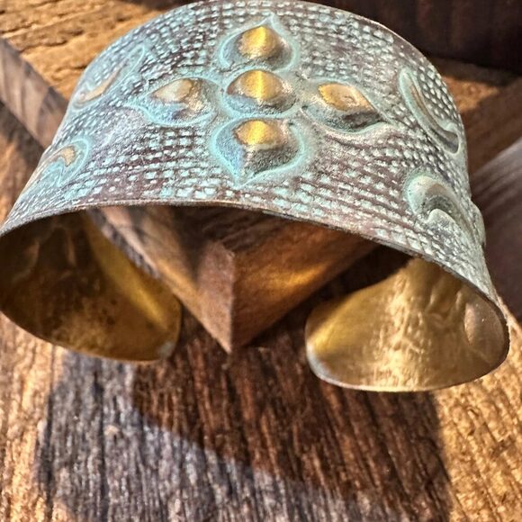 Handcrafted Artesian Boho Brass Patina Bracelet, Aqua and Brown Arabic Flower, - Picture 5 of 8